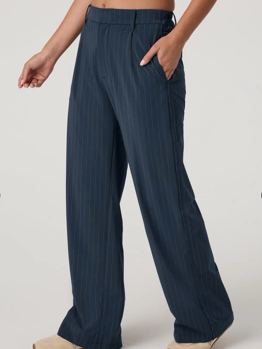 Vuori Villa Wideleg Trouser Pant Pinstripe Navy Size Medium Stretch Travel
